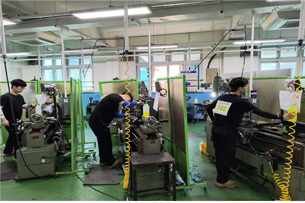 폴리메카닉스 경기 모습.