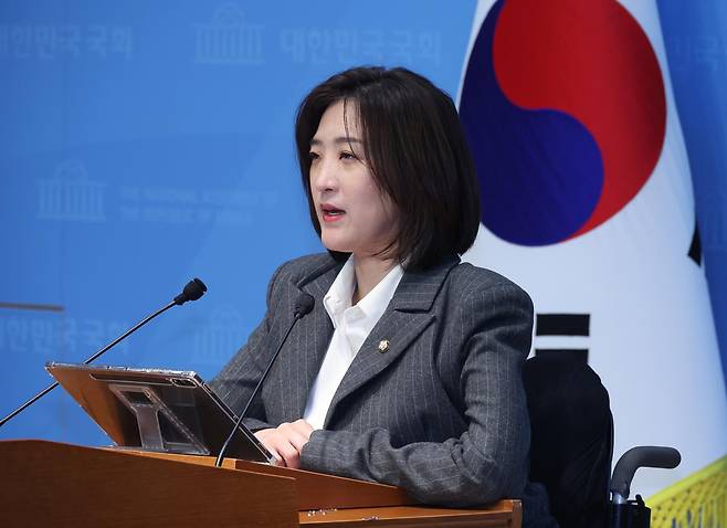 최보윤 국민의힘 수석대변인이 19일 오후 서울 여의도 국회 소통관에서 현안 논평을 하고 있다. 2026.02.19. 서울=뉴시스